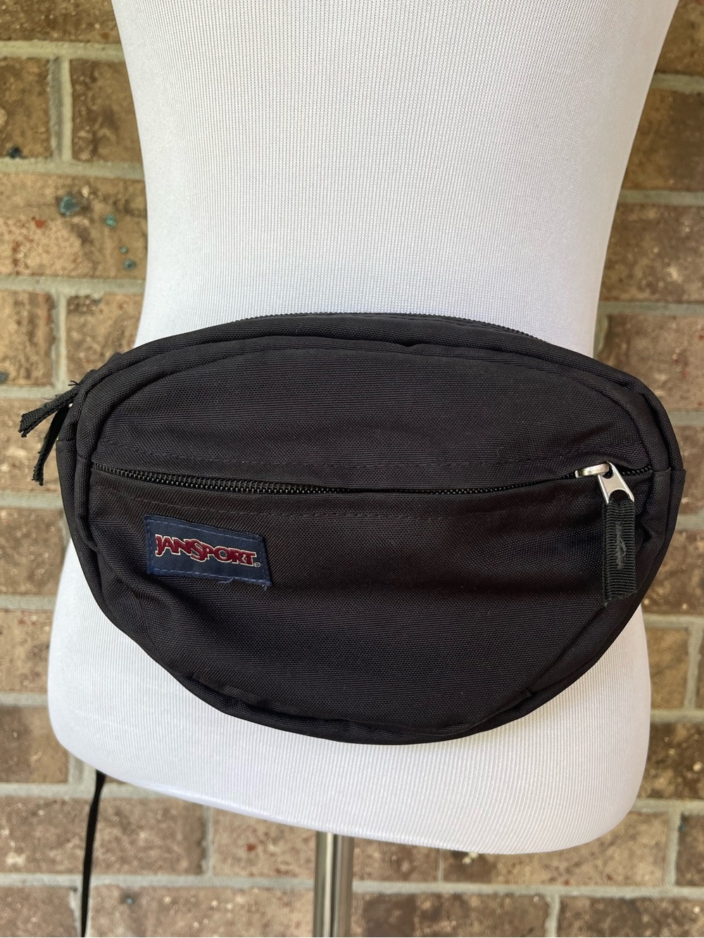 JanSport Fifth Avenue Black Waist Pack Fanny Pack Belt Bag Front Zip Pocket